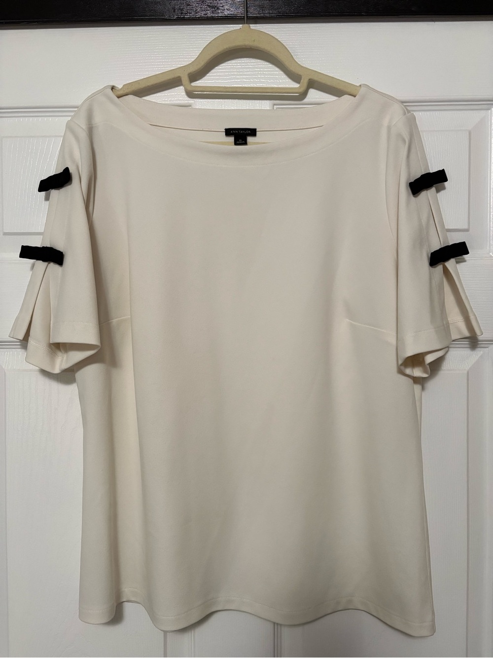 Ann Taylor Cream Short Sleeve Blouse with Black Bow Accent XL